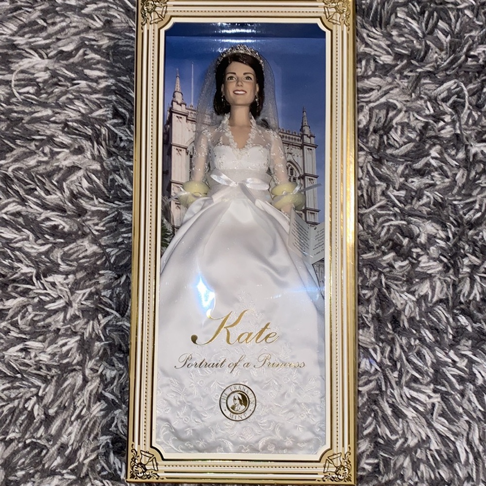 Kate Middleton Royal Wedding Protrait Doll (The Franklin Mint)